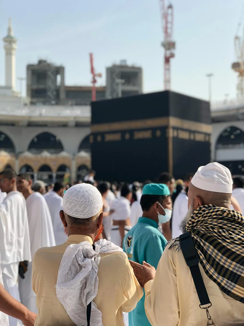 Jamaah berada di area Ka'bah